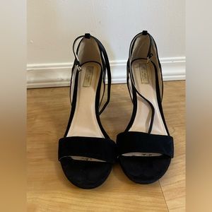 Black Cole Haan heels size 6.5